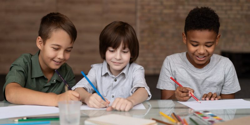 medium-shot-kids-drawing-together